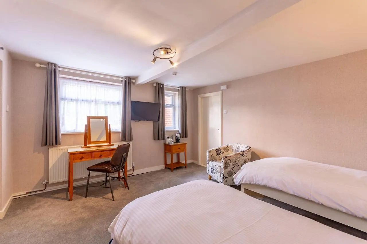Woodcote Hotel Hooton 3*,